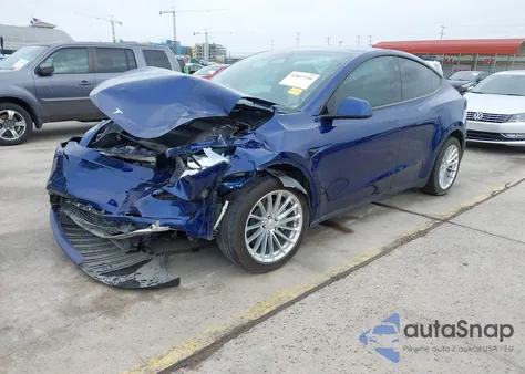 2023 Tesla Model Y Awd/Long Range Dual Motor All-Wheel Drive z USA, uszkodzony, nr VIN 7SAYGDEEXPA147884